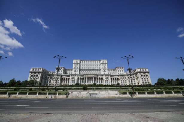 aprinderea becurilor in palatul parlamentului va costa anul viitor cu pana la 50 mai mult fata de acest an 68e789e2c49f9