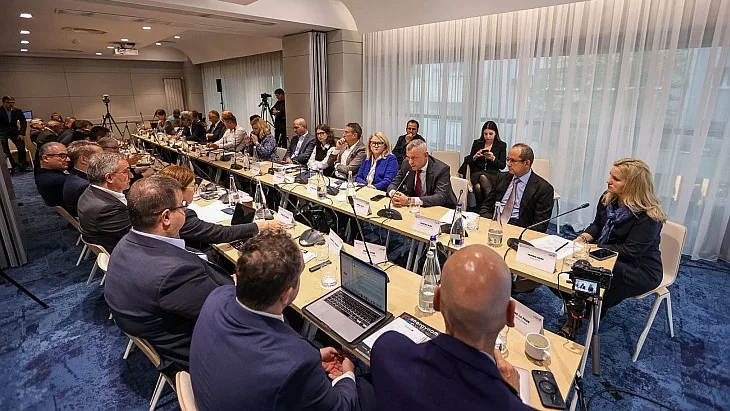 dincolo de evidente de ce e nevoie ca traderii si factorii de decizie sa vorbeasca aceeasi limba 68eccd6a7203e