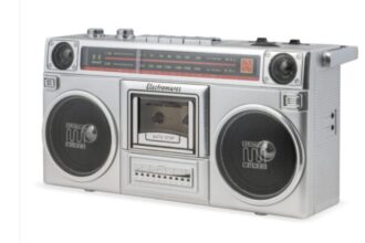 electromures produce din nou casetofonul clasic acum are si bluetooth trebuie un pic sa ne luam timp si sa ascultam lucrurile ca pe vremuri 68e102bc7f235