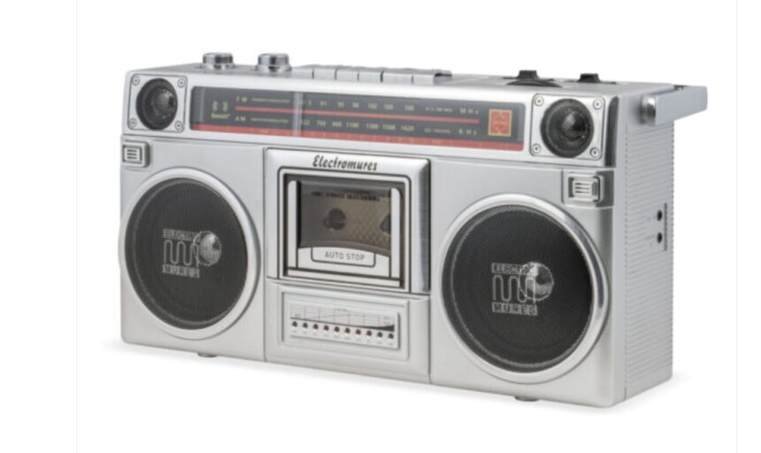 electromures produce din nou casetofonul clasic acum are si bluetooth trebuie un pic sa ne luam timp si sa ascultam lucrurile ca pe vremuri 68e102bc7f235