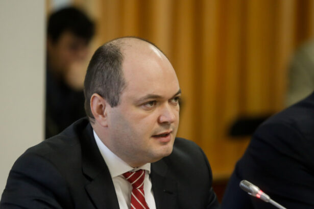 exclusiv guvernul se imprumuta masiv deficit la buget de 103 miliarde de lei consilierul lui bolojan au fost venituri estimate din pix 68f75d4436806