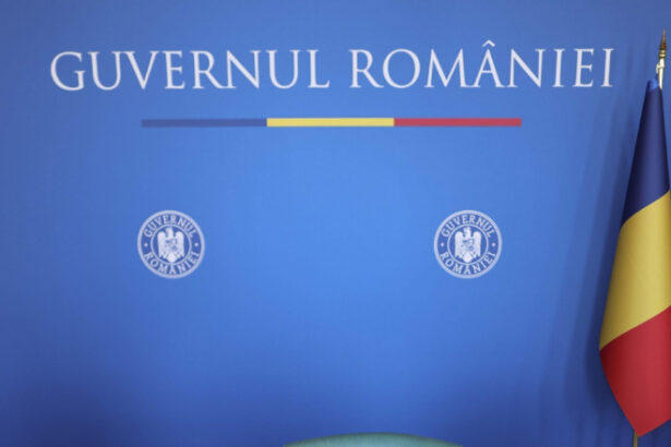 guvernul va decide pana la finele lui noiembrie daca va creste salariul minim executivul avertizeaza asupra riscurilor unei majorari 69026325d83e1