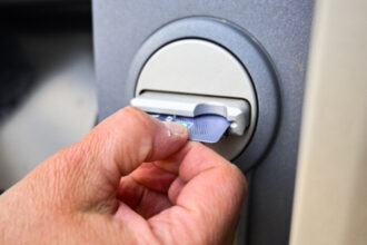 o banca dispare din romania ce se intampla cu clientii si pana cand pot fi folosite cardurile 68ee620c18c52