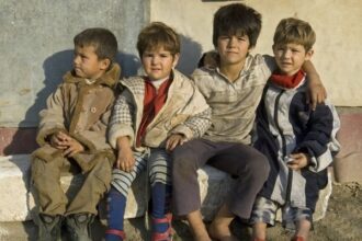 oficial romania este cea mai saraca tara din uniunea europeana peste 17 din populatie e afectata fata de doar 18 in slovenia raport 68e3ce69eec00