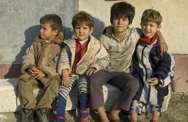 oficial romania este cea mai saraca tara din uniunea europeana peste 17 din populatie e afectata fata de doar 18 in slovenia raport 68e3ce69eec00