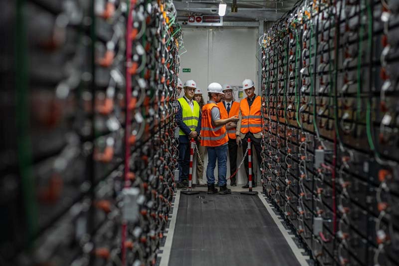 regii bateriilor febra stocarii energiei impinge dimensiunile fermelor de baterii la dimensiuni uriase de peste 400 mw care sunt cele mari proiecte din romania cu avize de racorda 68ffd78e4f7ea