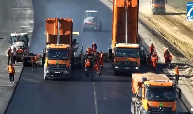 video autostrada a7 focsani bacau umb a asternut asfalt pe 30 din cei 36 de kilometri ai lotului 1 68e019bc77e6b