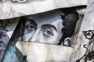 jpmorgan cuts deals with fintech firms for access to customer data 691af680281a2