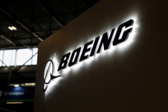 muncitorii boeing incheie o greva de peste trei luni acestia au aprobat acordul de munca protestul a afectat productia de avioane de lupta 6916d36f87883