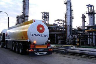 rompetrol ia locul lukoil pe aeroportul chisinau guvernul republicii moldova a preluat activele fimei ruse avioanele vor fi alimentate cu carburanti de la petromidia 6917928d08c1e