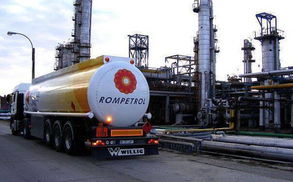 rompetrol ia locul lukoil pe aeroportul chisinau guvernul republicii moldova a preluat activele fimei ruse avioanele vor fi alimentate cu carburanti de la petromidia 6917928d08c1e