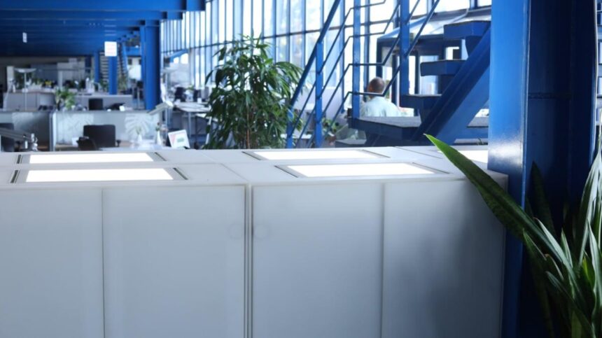 salariul mediu net din outsourcing industrie in care lucreaza circa 300 000 de oameni e de circa 7 600 lei 6915dc41dace5