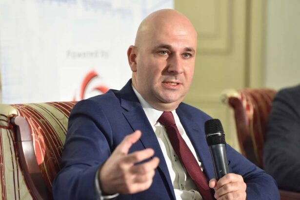 sefii hidroelectrica vor sa se asigure pentru o suma uriasa cat va plati compania pentru acoperirea eventualelor erori ale directorilor si administratorilor 69234f399687e