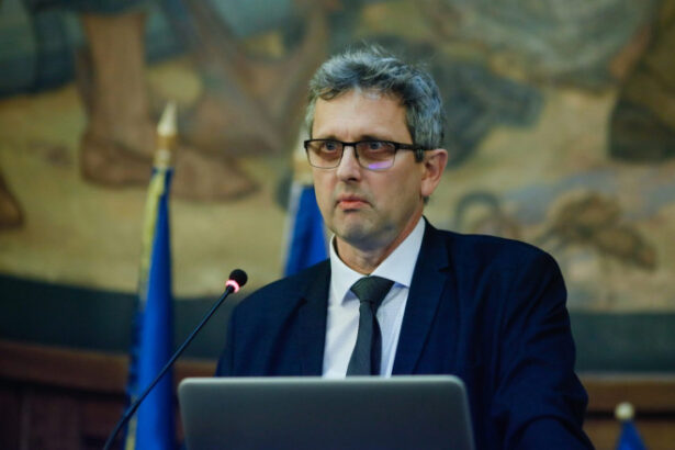 valentin lazea bnr romania se indreapta spre o economie a serviciilor nu putem spera la o economie bazata pe cunoastere 690ecf9b61981