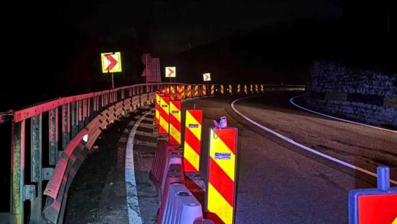 alunecare de teren sub structura dn1 politia a restrictionat partial traficul 69314ee2676ea