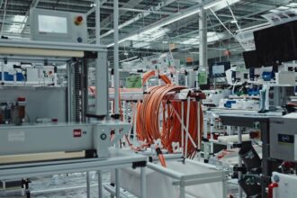 aptiv a pus lacatul pe fabrica de la ineu pana la zece salarii compensatorii pentru angajati 6931ce58b64c2