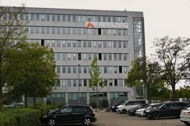 aumovio a anuntat reduceri de personal la nivel national restructurarea vizeaza 641 de posturi pana la finalul lui 2026 69315ad744b32