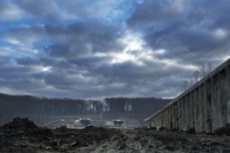 foto autostrada a1 lugoj deva lucrarile la sectiunea tunelurilor ursilor se apropie de 50 muncitorii umb vor lucra si pe 31 decembrie 694533d010cc1