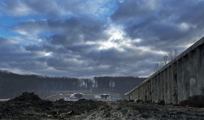 foto autostrada a1 lugoj deva lucrarile la sectiunea tunelurilor ursilor se apropie de 50 muncitorii umb vor lucra si pe 31 decembrie 694533d010cc1