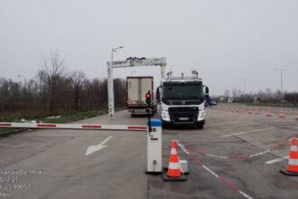 foto garda de mediu a testat noul scaner mobil cu raze x in apropierea frontierei a verificat camioane de marfa inclusiv pentru radiatii 69440a53d0ed8