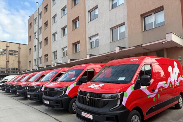 foto posta romana si a crescut flota cu 80 de autoutilitare renault master 6933fc597d5d0