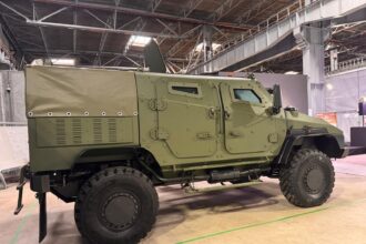 vlah primul vehicul blindat fabricat 100 in romania a fost prezentat astazi la moreni 693c6567cb409