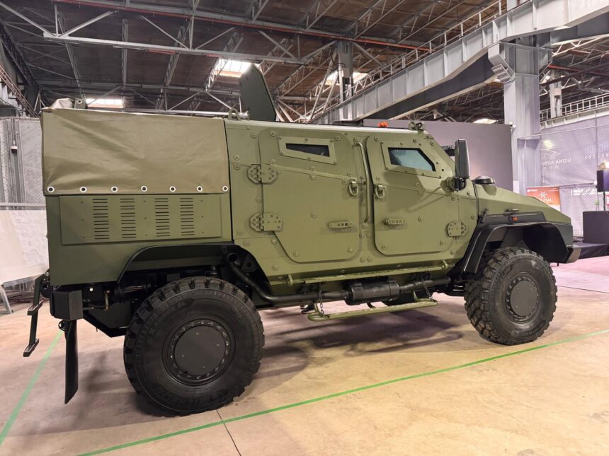 vlah primul vehicul blindat fabricat 100 in romania a fost prezentat astazi la moreni 693c6567cb409