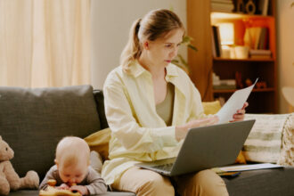 alocatiile copiilor raman inghetate si in 2026 dupa ce guvernul a suspendat pentru al doilea an la rand majorarea cu inflatia 695c000bf3a33