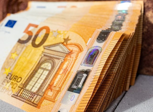 chiar se schimba banii declaratia unui inalt oficial din europa 695cf2b0a999f