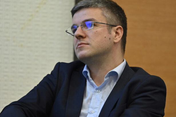 exclusiv darau degeaba punem in lege pachete de relansare ar trebui sa o acceleram prin incredere prin atitudinea noastra de politicieni 697a76c5ea207