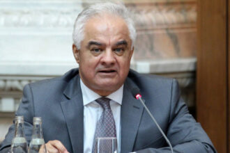 exclusiv oficial bnr reducerea de 10 in administratie nu e suficienta marea problema suntem tot in romania anilor 60 a lui ceausescu 6964b77bea132