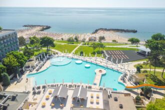 exit pe litoral thr marea neagra vinde trei hoteluri din saturn si venus catre familia movileanu care detine mera resort 697200d0176d1