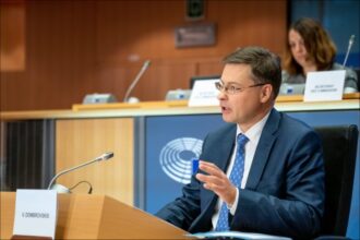 ue are nevoie de euro digital pentru a si reduce dependenta de sua considera comisarul valdis dombrovskis 697a4cf1a1962