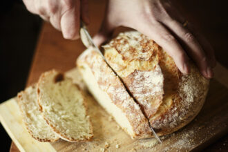 video preturi mai mari la paine din cauza scumpirilor in lant franzela alba ramane preferata romanilor nu mi ajung banii 6976f8aae41aa