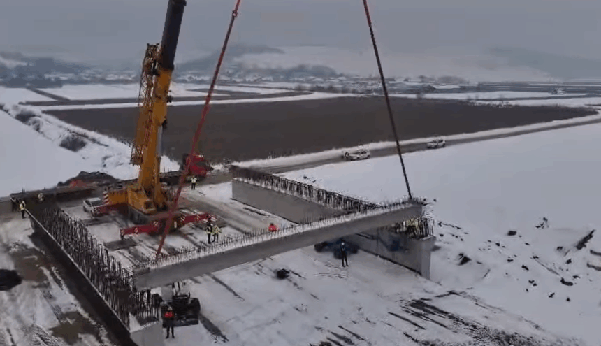 video se monteaza primele grinzi pe autostrada unirii a8 imagini cu lotul turcilor de la nurol 69736b3da565d