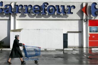 carrefour raporteaza un profit operational in scadere pentru 2025 marcat de preluarea magazinelor cora si match in franta 6994c330d66af