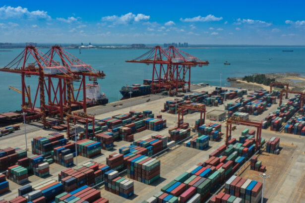 deficitul comercial al romaniei a scazut la 327 miliarde euro in 2025 dupa ce exporturile au crescut mai rapid decat importurile 6989aa715647d