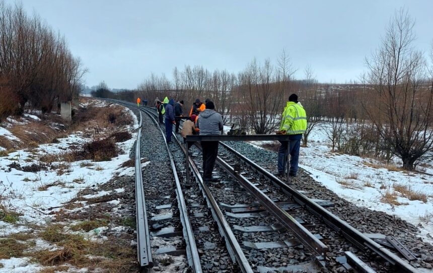 foto calea ferata ploiesti suceava vicsani se inlocuieste sina uzata pe sectia catre ucraina 699c508c6ed31