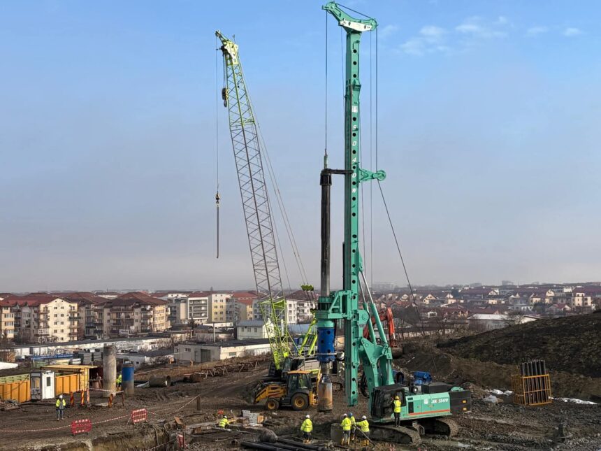 foto metroul de cluj uriasul verde adus in santier care poate ridica 100 de tone 698ca40ca8ef5