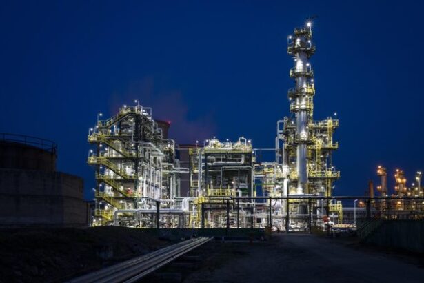 petrom instaleaza un parc fotovoltaic la rafinaria petrobrazi 698eeba2ce8c7