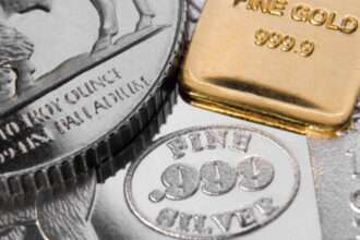 preturile aurului si argintului scad brusc dupa recordurile inregistrate saptamana trecuta explicatia specialistilor 698080b0696d5