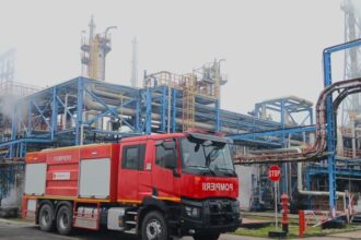rompetrol a cumparat doua autospeciale de pompieri si doua autocisterne pentru rafinaria petromidia 69932fe49a8e0