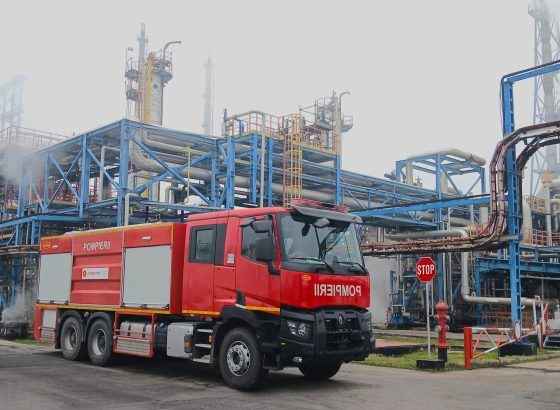 rompetrol a cumparat doua autospeciale de pompieri si doua autocisterne pentru rafinaria petromidia 69932fe49a8e0