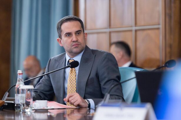 16 locomotive electrice si 20 de trenuri interregionale vor fi cumparate prin fondul pentru modernizare ministrul transporturilor 69b3ed16ae9d0