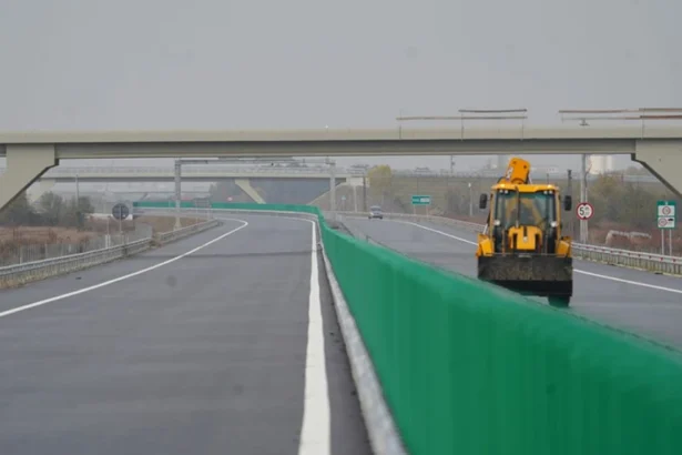 2026 cel mai bun an din istoria romaniei pentru autostrazi 250 kilometri ar putea fi dati in trafic secretar de stat 69ad3bd935274