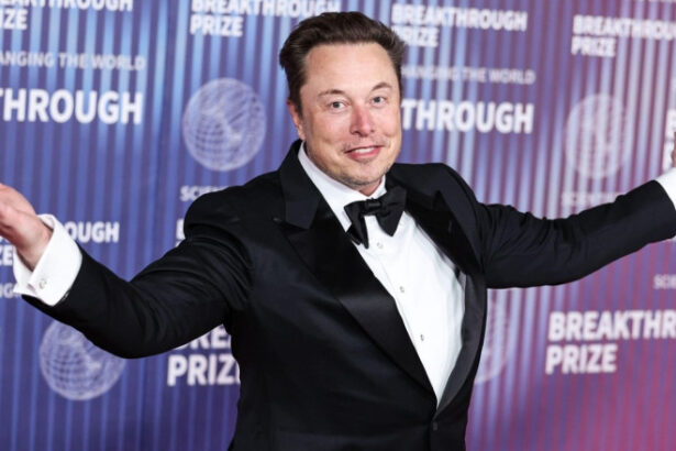 averea lui elon musk a crescut de mai mult de doua ori intr un singur an si se apropie de suma astronomica de 1 000 de miliarde dolari 69b06f92854ec