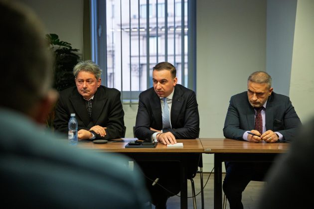 bogdan ivan s a intalnit cu reprezentantii angajatilor de la ce oltenia care au contracte de munca pe perioada determinata 69b1c8a8d69c6