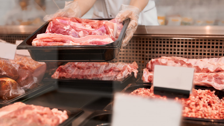 cum a evoluat productia de carne a romaniei in luna ianuarie 2026 diferente intre sectorul porcin avicol si cel bovin 69affa689925e