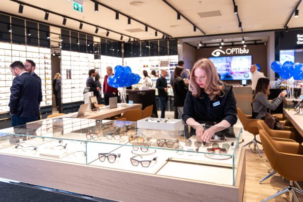 optiblu redeschide magazinul din galeria feeria baneasa shopping city si aduce in premiera in romania un nou concept de retail de optica 69bd95bde9610