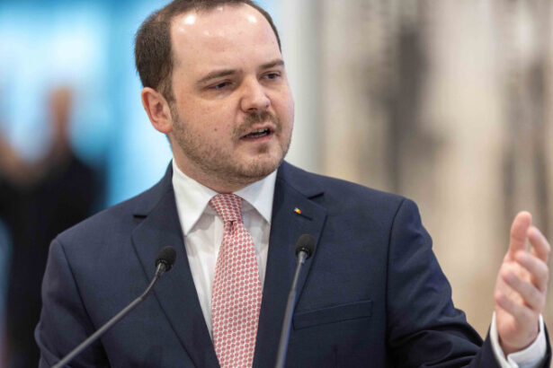 raman fara bani pentru ambulante voi cere rectificare de buget rogobete cere solutii urgente pentru carburanti 69cb478a8fb8b